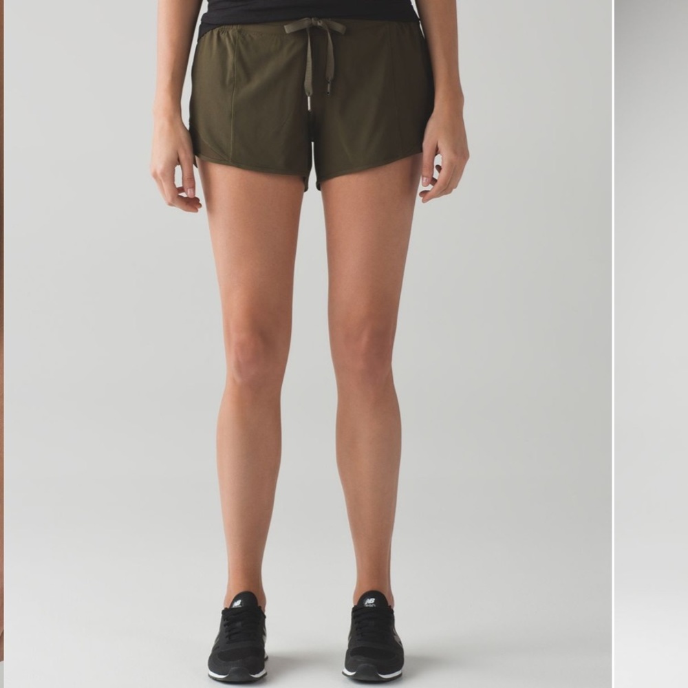 LULULEMON Hotty Hot Short || Military Green Sz 8
